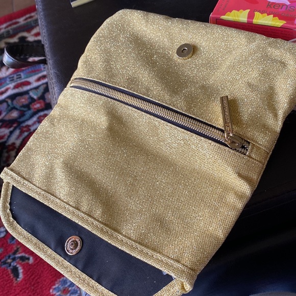 Victoria Secret gold shimmer makeup bag - Picture 6 of 6